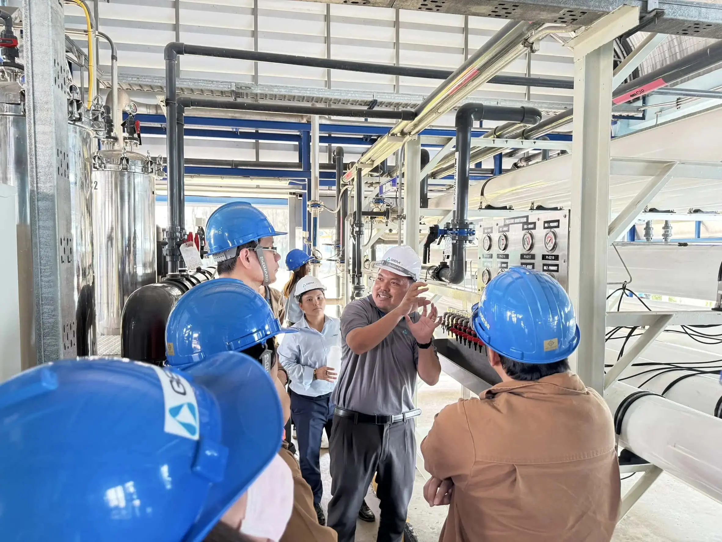 "GUSCO takes customers to visit the RO system"